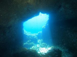 xlendi cave 900x675